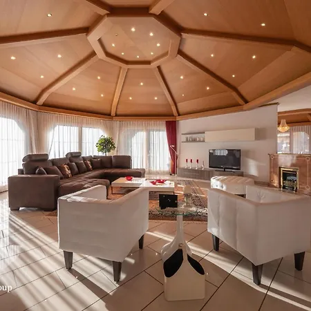 Octogon - 100m From Snowli - Free Parking Apartment *