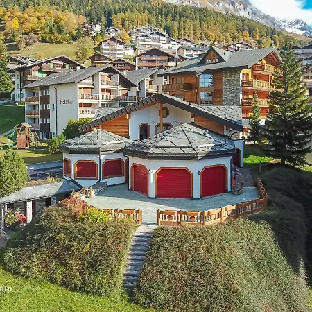 Octogon - 100m From Snowli - Free Parking